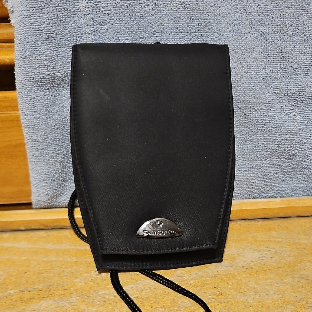 Samsonite Wristlet & Waist Wallet Womens Multi-Pocket Suitable For Travel Black